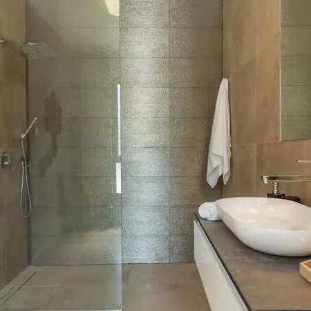 아파트 Mali Raj Uvale